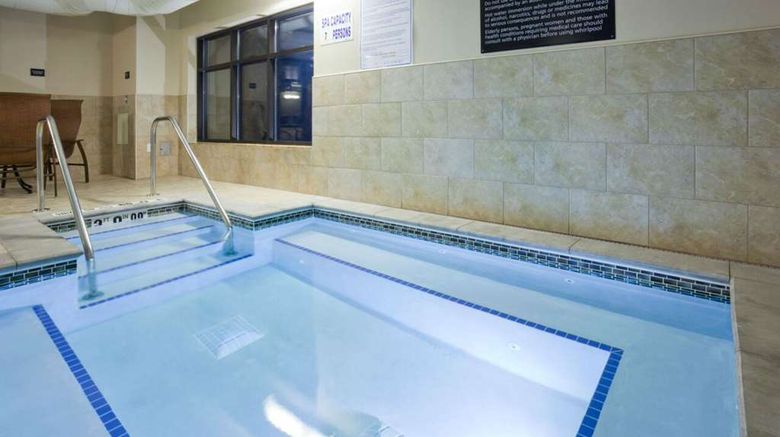 <b>Hampton Inn & Suites, Minnetonka Pool</b>. Images powered by <a href="https://iceportal.shijigroup.com/" title="IcePortal" target="_blank">IcePortal</a>.