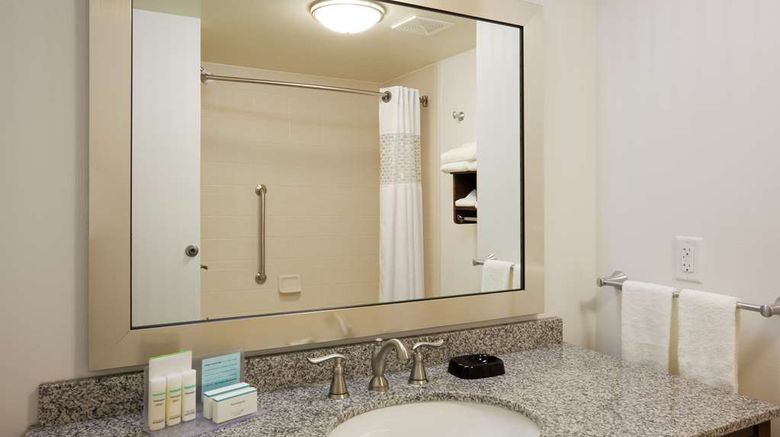 <b>Hampton Inn & Suites, Minnetonka Room</b>. Images powered by <a href="https://iceportal.shijigroup.com/" title="IcePortal" target="_blank">IcePortal</a>.