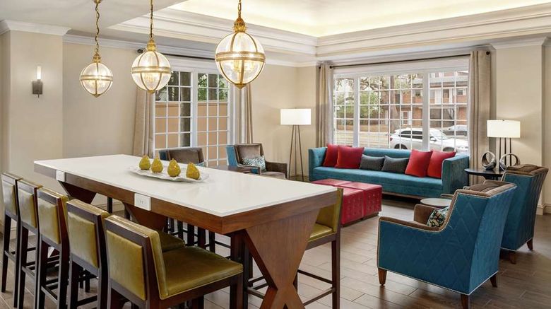 <b>Hampton Inn New Orleans-St Charles Ave Lobby</b>. Images powered by <a href="https://iceportal.shijigroup.com/" title="IcePortal" target="_blank">IcePortal</a>.
