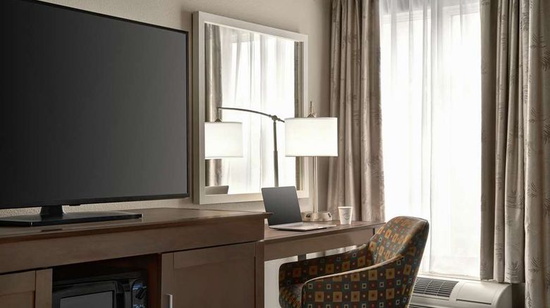 <b>Hampton Inn New Orleans-St Charles Ave Room</b>. Images powered by <a href="https://iceportal.shijigroup.com/" title="IcePortal" target="_blank">IcePortal</a>.
