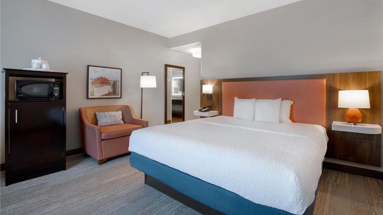 <b>Hampton Inn & Suites Harvey Room</b>. Images powered by <a href="https://iceportal.shijigroup.com/" title="IcePortal" target="_blank">IcePortal</a>.