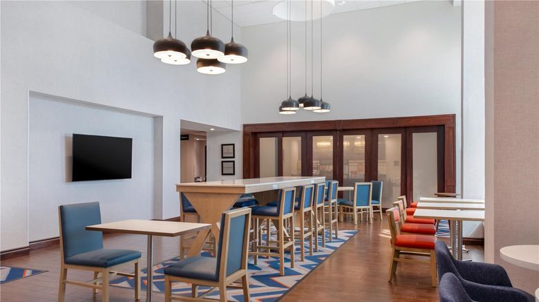 <b>Hampton Inn & Suites Harvey Restaurant</b>. Images powered by <a href="https://iceportal.shijigroup.com/" title="IcePortal" target="_blank">IcePortal</a>.