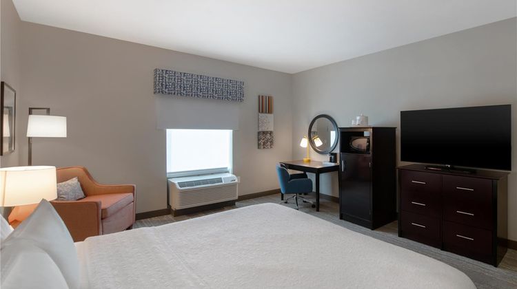 Hampton Inn & Suites Harvey Room