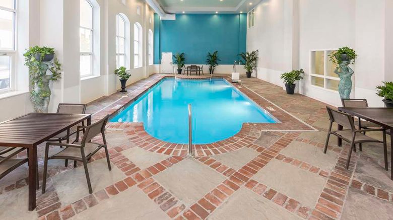<b>Homewood Suites New Orleans Pool</b>. Images powered by <a href="https://iceportal.shijigroup.com/" title="IcePortal" target="_blank">IcePortal</a>.