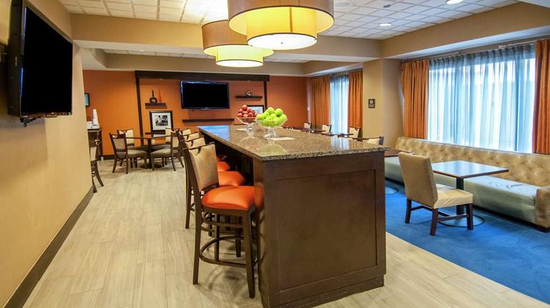 <b>Hampton Inn Metairie Lobby</b>. Images powered by <a href="https://iceportal.shijigroup.com/" title="IcePortal" target="_blank">IcePortal</a>.