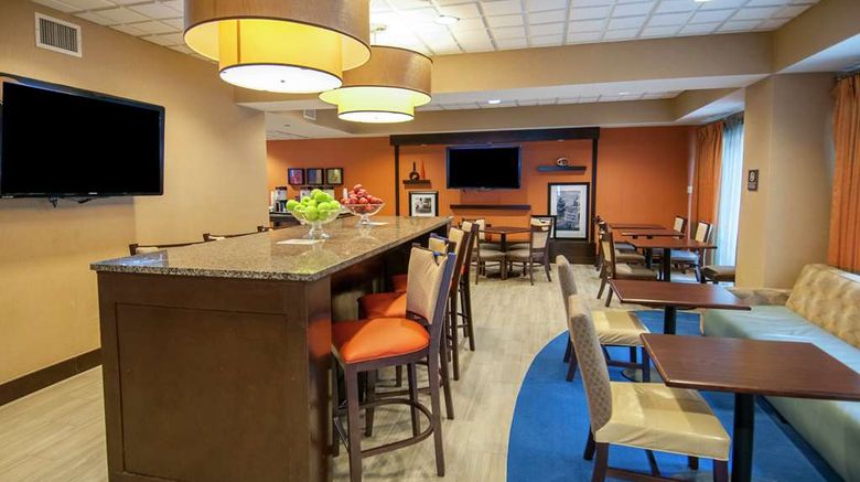 <b>Hampton Inn Metairie Lobby</b>. Images powered by <a href="https://iceportal.shijigroup.com/" title="IcePortal" target="_blank">IcePortal</a>.