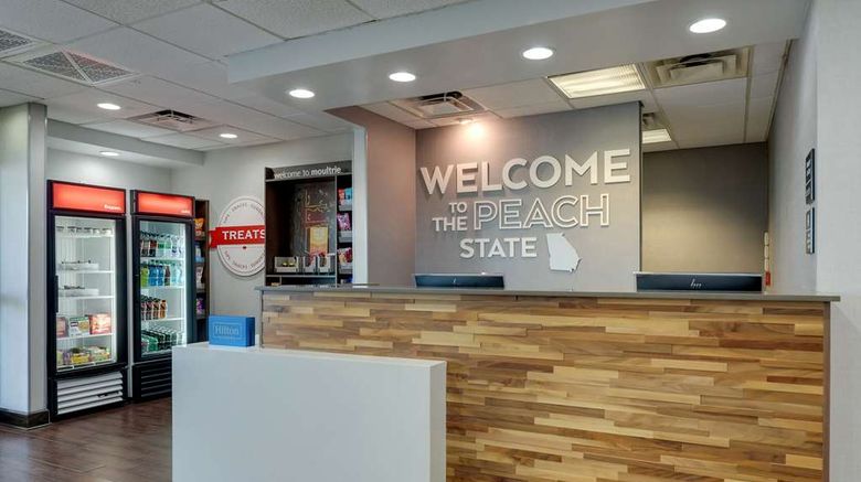 <b>Hampton Inn Moultrie Lobby</b>. Images powered by <a href="https://iceportal.shijigroup.com/" title="IcePortal" target="_blank">IcePortal</a>.