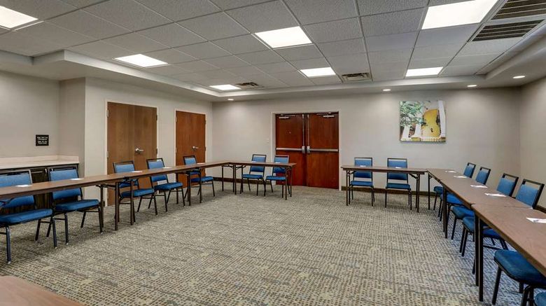 <b>Hampton Inn Moultrie Meeting</b>. Images powered by <a href="https://iceportal.shijigroup.com/" title="IcePortal" target="_blank">IcePortal</a>.