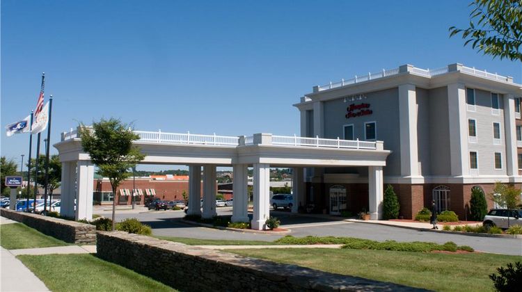 Hampton Inn & Suites-Newport/Middletown Exterior