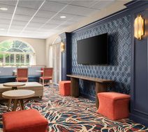 Hampton Inn & Suites-Newport/Middletown Lobby