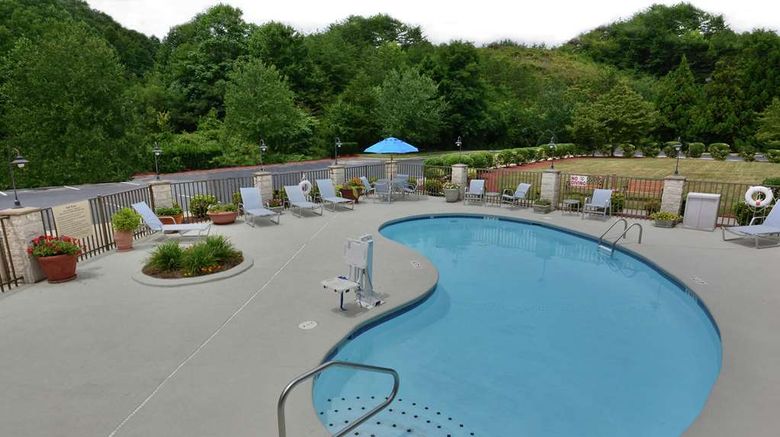 <b>Hampton Inn Martinsville Pool</b>. Images powered by <a href="https://iceportal.shijigroup.com/" title="IcePortal" target="_blank">IcePortal</a>.