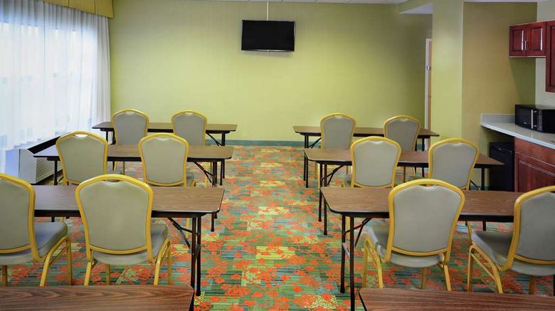 <b>Hampton Inn Martinsville Meeting</b>. Images powered by <a href="https://iceportal.shijigroup.com/" title="IcePortal" target="_blank">IcePortal</a>.