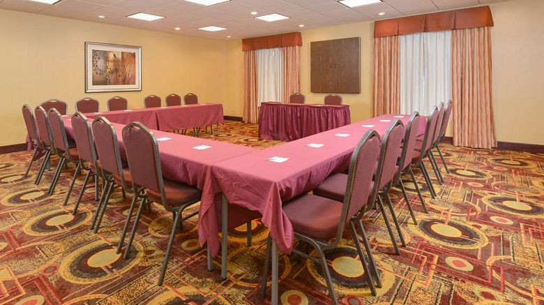 <b>Hampton Inn - Muscatine Meeting</b>. Images powered by <a href="https://iceportal.shijigroup.com/" title="IcePortal" target="_blank">IcePortal</a>.
