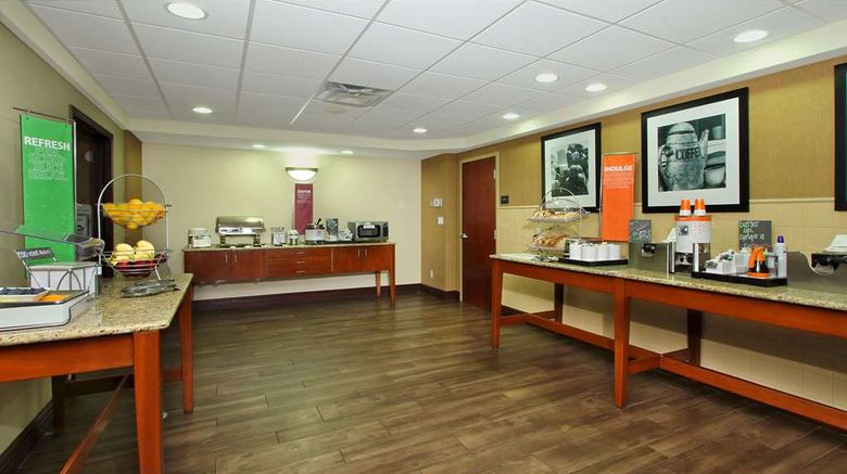 <b>Hampton Inn & Suites Madisonville Lobby</b>. Images powered by <a href="https://iceportal.shijigroup.com/" title="IcePortal" target="_blank">IcePortal</a>.