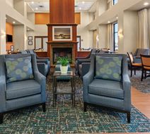 Hampton Inn & Suites Burlington Lobby