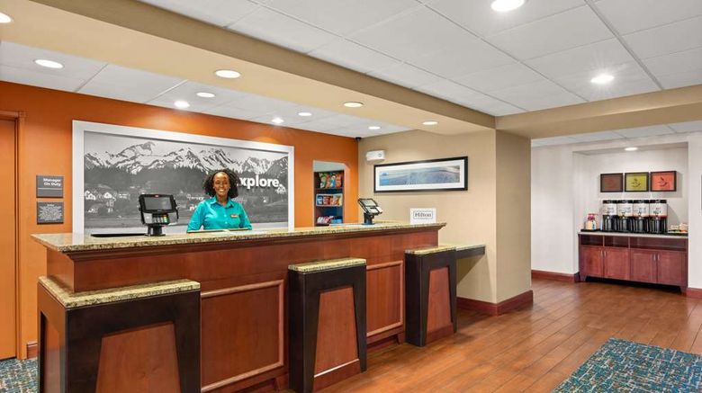 <b>Hampton Inn & Suites Burlington Lobby</b>. Images powered by <a href="https://iceportal.shijigroup.com/" title="IcePortal" target="_blank">IcePortal</a>.