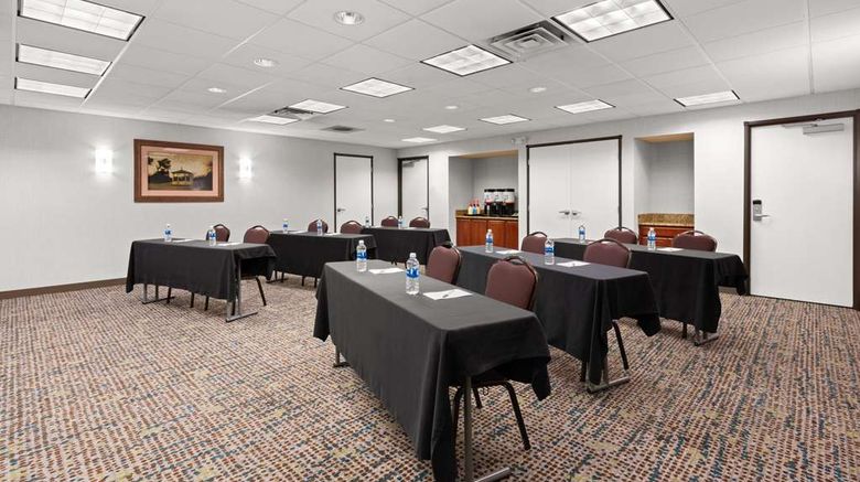 <b>Hampton Inn & Suites Burlington Meeting</b>. Images powered by <a href="https://iceportal.shijigroup.com/" title="IcePortal" target="_blank">IcePortal</a>.