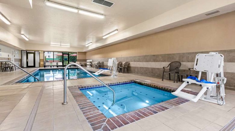 <b>Hampton Inn & Suites Burlington Pool</b>. Images powered by <a href="https://iceportal.shijigroup.com/" title="IcePortal" target="_blank">IcePortal</a>.