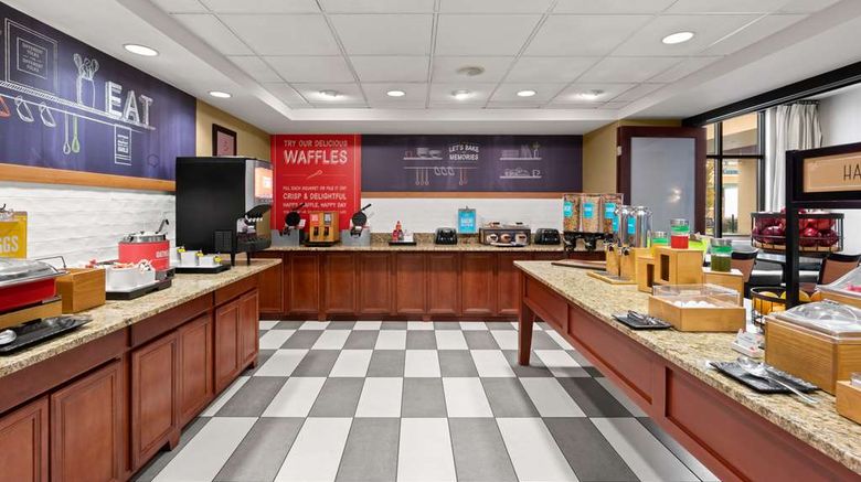 <b>Hampton Inn & Suites Burlington Restaurant</b>. Images powered by <a href="https://iceportal.shijigroup.com/" title="IcePortal" target="_blank">IcePortal</a>.
