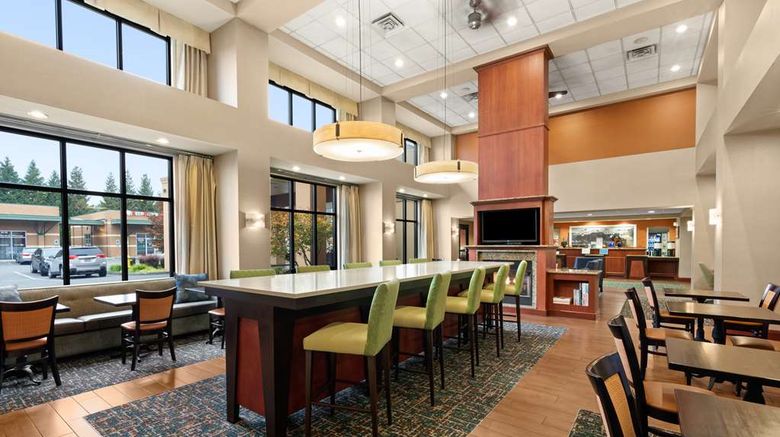 <b>Hampton Inn & Suites Burlington Restaurant</b>. Images powered by <a href="https://iceportal.shijigroup.com/" title="IcePortal" target="_blank">IcePortal</a>.