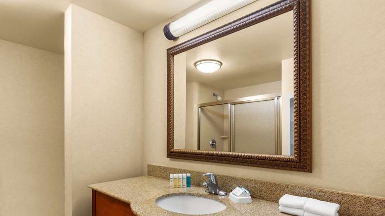 <b>Hampton Inn & Suites Burlington Room</b>. Images powered by <a href="https://iceportal.shijigroup.com/" title="IcePortal" target="_blank">IcePortal</a>.