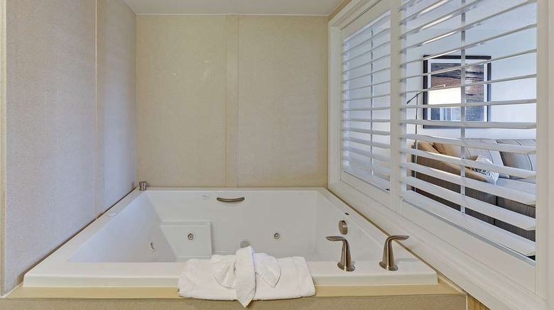 <b>Hampton Inn Broadway at The Beach Room</b>. Images powered by <a href="https://iceportal.shijigroup.com/" title="IcePortal" target="_blank">IcePortal</a>.