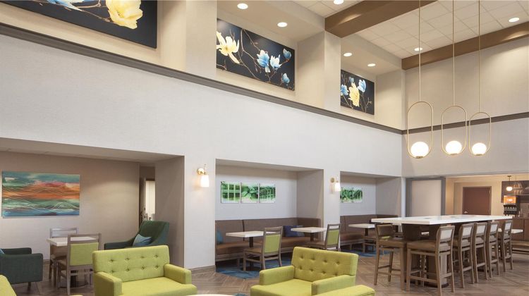 Hampton Inn & Suites Natchez Lobby