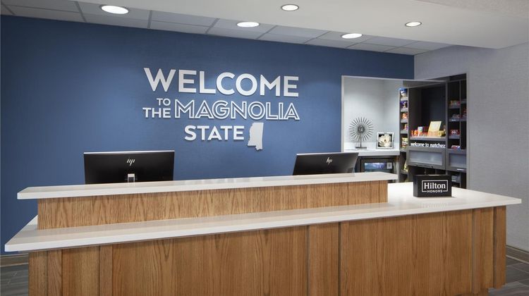 Hampton Inn & Suites Natchez Lobby