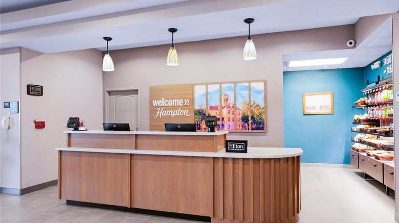 <b>Hampton Inn & Suites New Braunfels Lobby</b>. Images powered by <a href="https://iceportal.shijigroup.com/" title="IcePortal" target="_blank">IcePortal</a>.