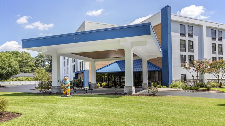 <b>Hampton Inn New Bern Exterior</b>. Images powered by <a href="https://iceportal.shijigroup.com/" title="IcePortal" target="_blank">IcePortal</a>.