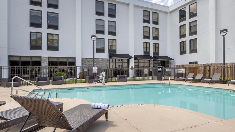 <b>Hampton Inn New Bern Pool</b>. Images powered by <a href="https://iceportal.shijigroup.com/" title="IcePortal" target="_blank">IcePortal</a>.