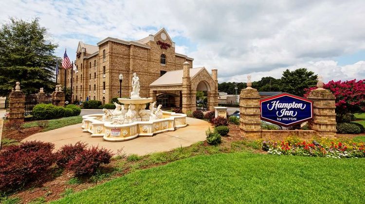 Hampton Inn Newbery-Opera House Exterior