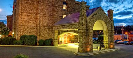 Hampton Inn Newbery-Opera House Exterior