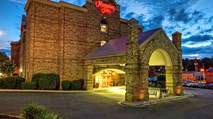 Hampton Inn Newbery-Opera House Exterior