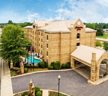 Hampton Inn Newbery-Opera House Exterior