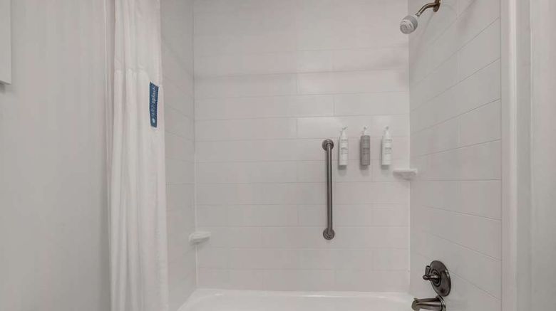 <b>Hampton Inn Natchitoches Room</b>. Images powered by <a href="https://iceportal.shijigroup.com/" title="IcePortal" target="_blank">IcePortal</a>.