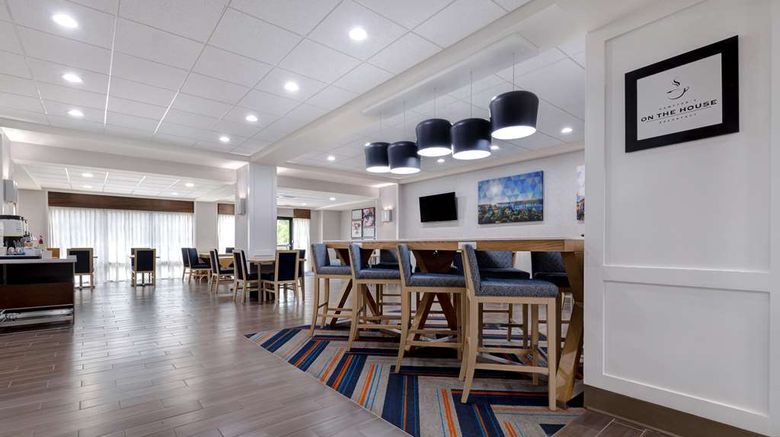 <b>Hampton Inn Natchitoches Lobby</b>. Images powered by <a href="https://iceportal.shijigroup.com/" title="IcePortal" target="_blank">IcePortal</a>.