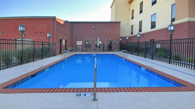 Hampton Inn and Suites New Iberia Pool