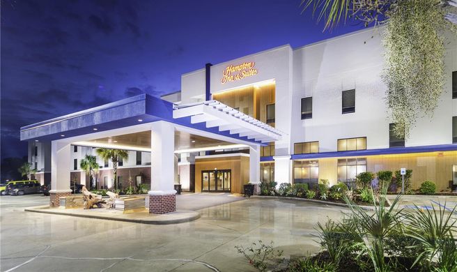 Hampton Inn and Suites New Iberia Exterior