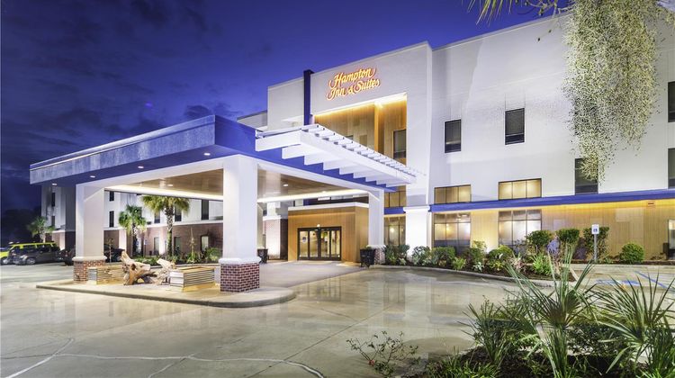 Hampton Inn and Suites New Iberia Exterior
