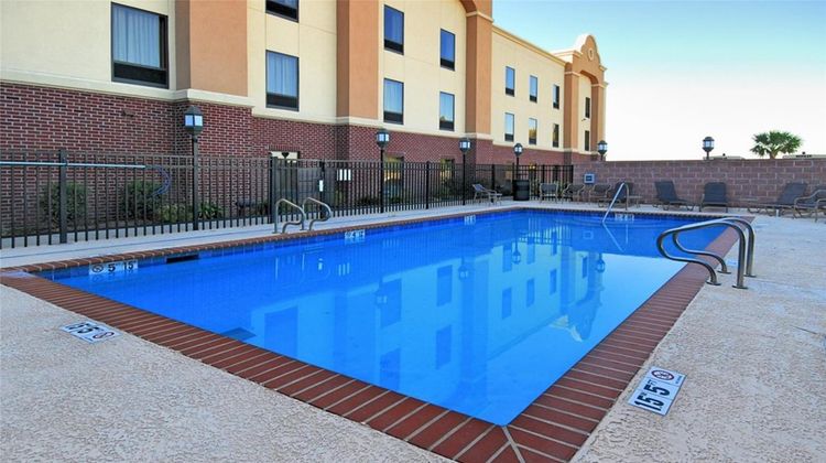 Hampton Inn and Suites New Iberia Pool