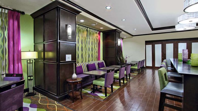 <b>Hampton Inn Beeville Lobby</b>. Images powered by <a href="https://iceportal.shijigroup.com/" title="IcePortal" target="_blank">IcePortal</a>.