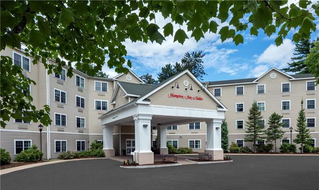Hampton Inn & Suites North Conway Exterior