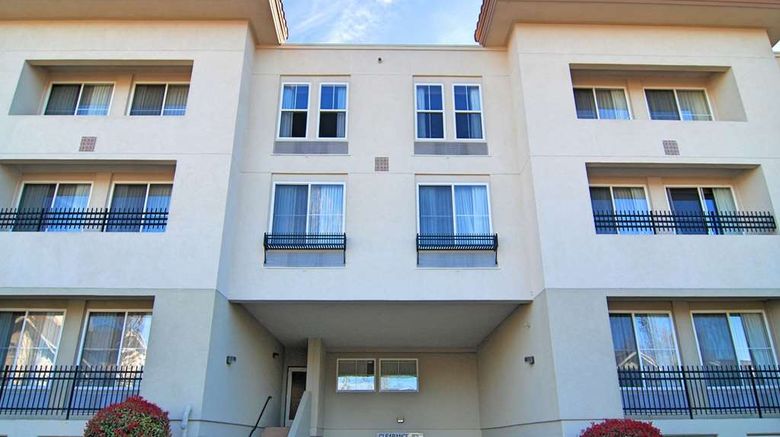 <b>Hampton Inn & Suites Mountain View Exterior</b>. Images powered by <a href="https://iceportal.shijigroup.com/" title="IcePortal" target="_blank">IcePortal</a>.