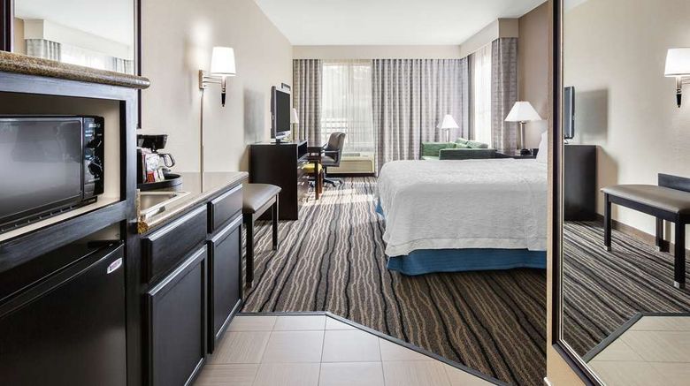 <b>Hampton Inn & Suites Mountain View Room</b>. Images powered by <a href="https://iceportal.shijigroup.com/" title="IcePortal" target="_blank">IcePortal</a>.