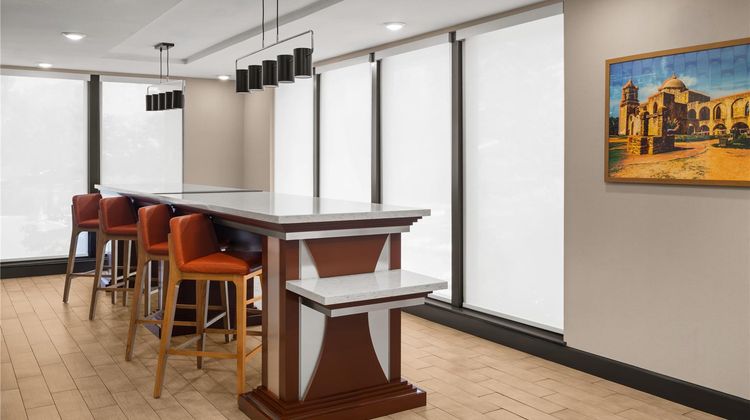 Hampton Inn & Suites Mountain View Lobby