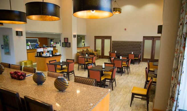 Hampton Inn & Suites Grenada Lobby