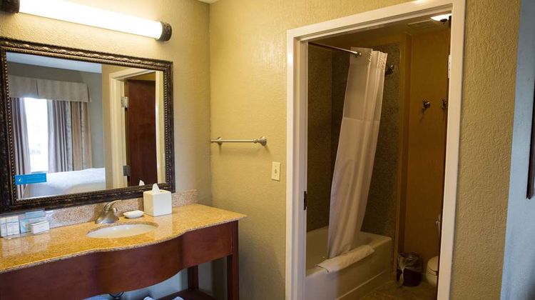 Hampton Inn & Suites Grenada Room
