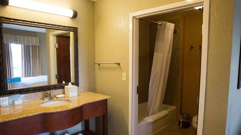 <b>Hampton Inn & Suites Grenada Room</b>. Images powered by <a href="https://iceportal.shijigroup.com/" title="IcePortal" target="_blank">IcePortal</a>.