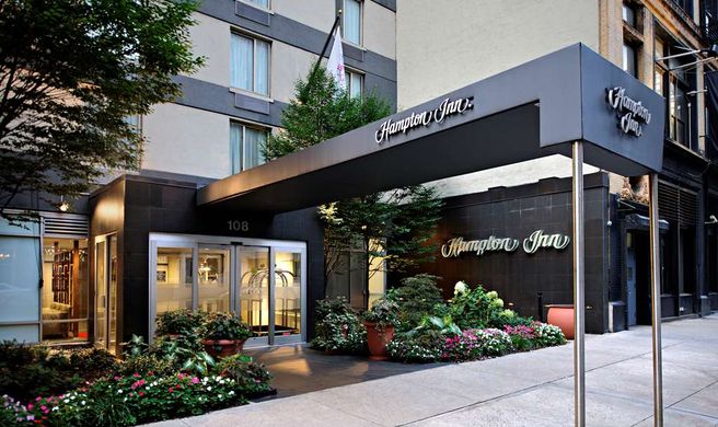 Hampton Inn Manhattan-Chelsea Exterior
